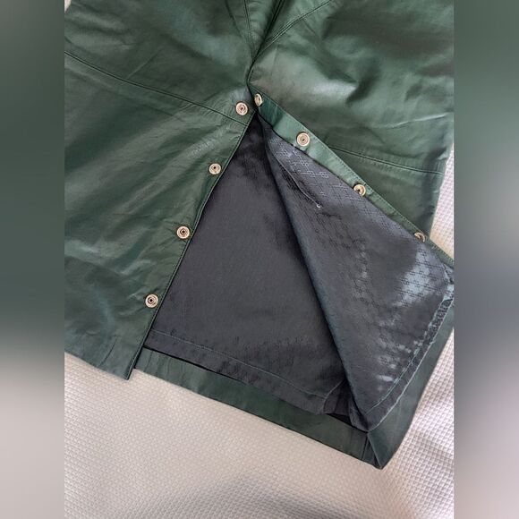 GIII LEATHER skirt lined zip up slit buttons excellent condition - Picture 9 of 14